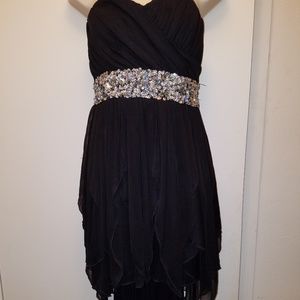 HIGH-LOW BLACK STRAPLESS DRESS